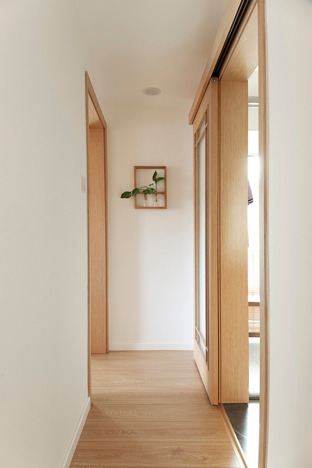 原木日式风格家装设计室内装修效果图-走廊