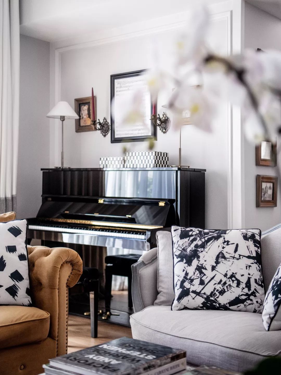 法式轻奢风格{家装设计别墅装修效果图-客厅钢琴