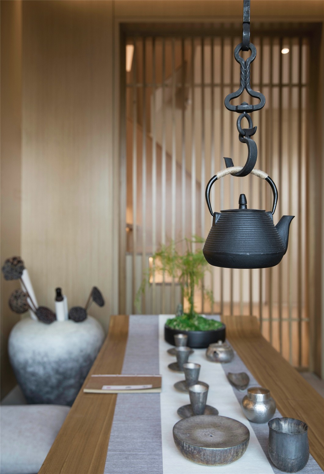 禅意日式原木风格家装设计室内装修效果图-茶桌