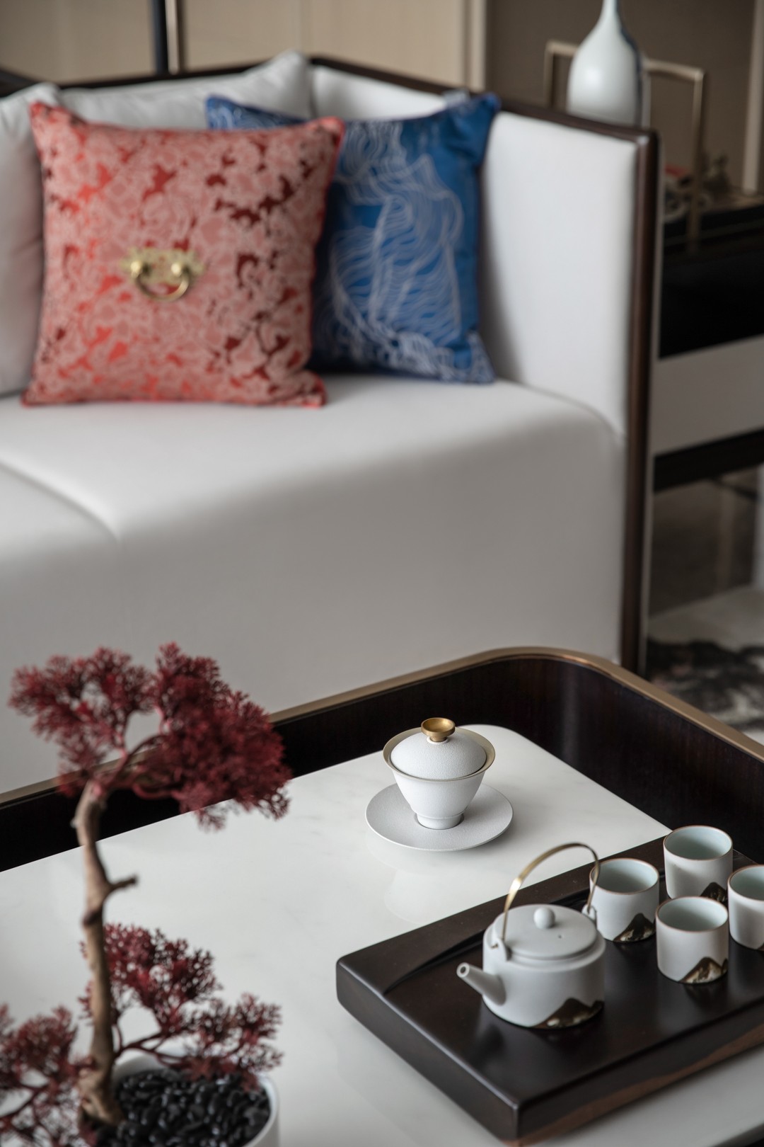 新中式风格家装设计室内装修效果图-客厅茶几茶具