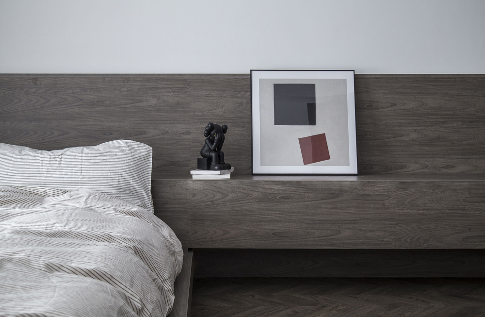现代简约风格室内家装案例效果图-卧室床头柜