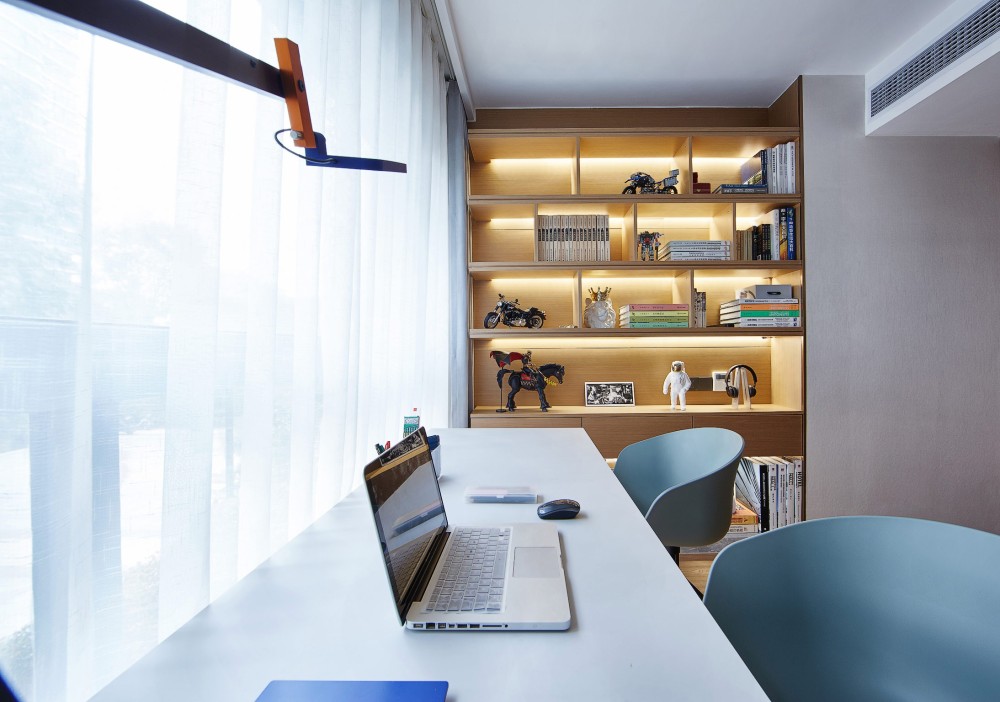 现代简约风格室内家装案例效果图-书房书桌