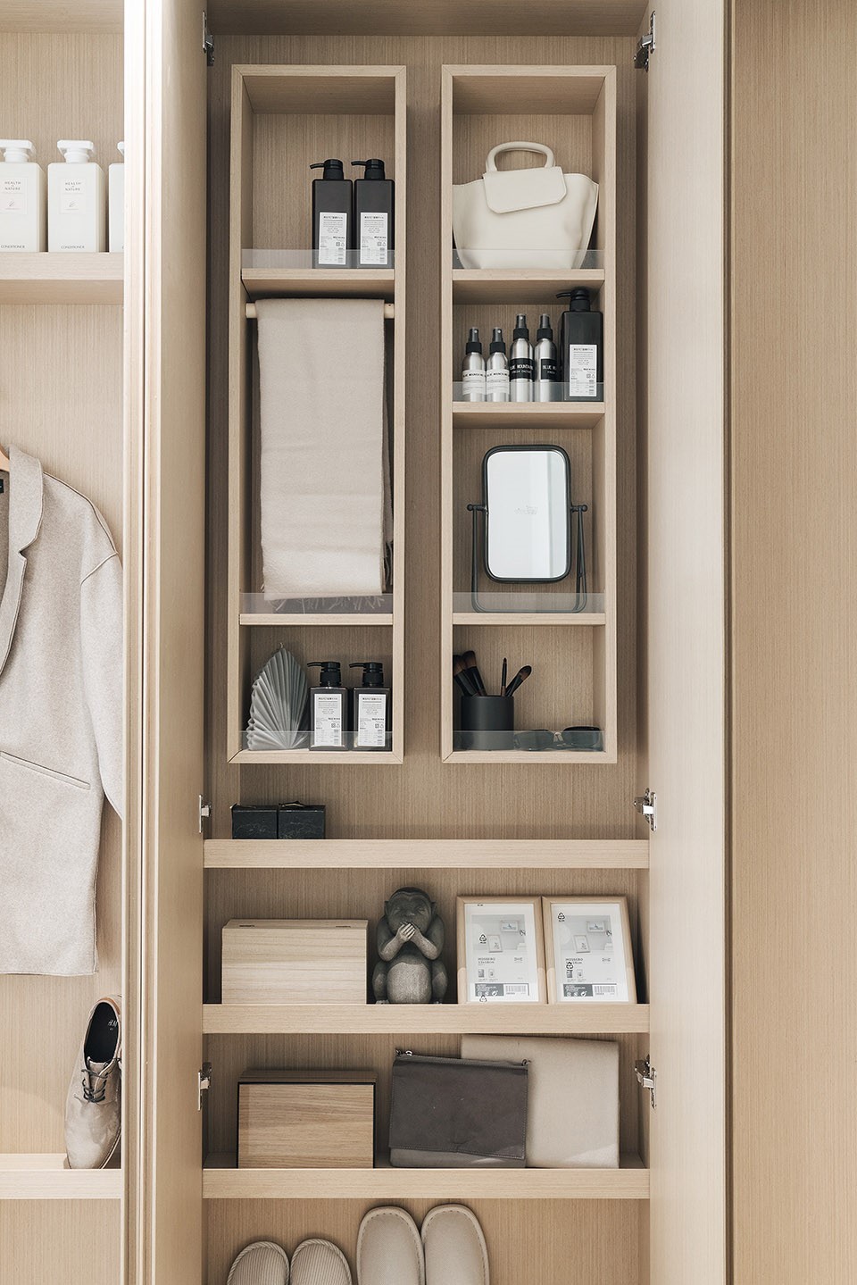 现代简约风格公寓室内设计案例-储物柜