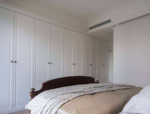 卧室室内装修设计嵌入式衣柜节省空间