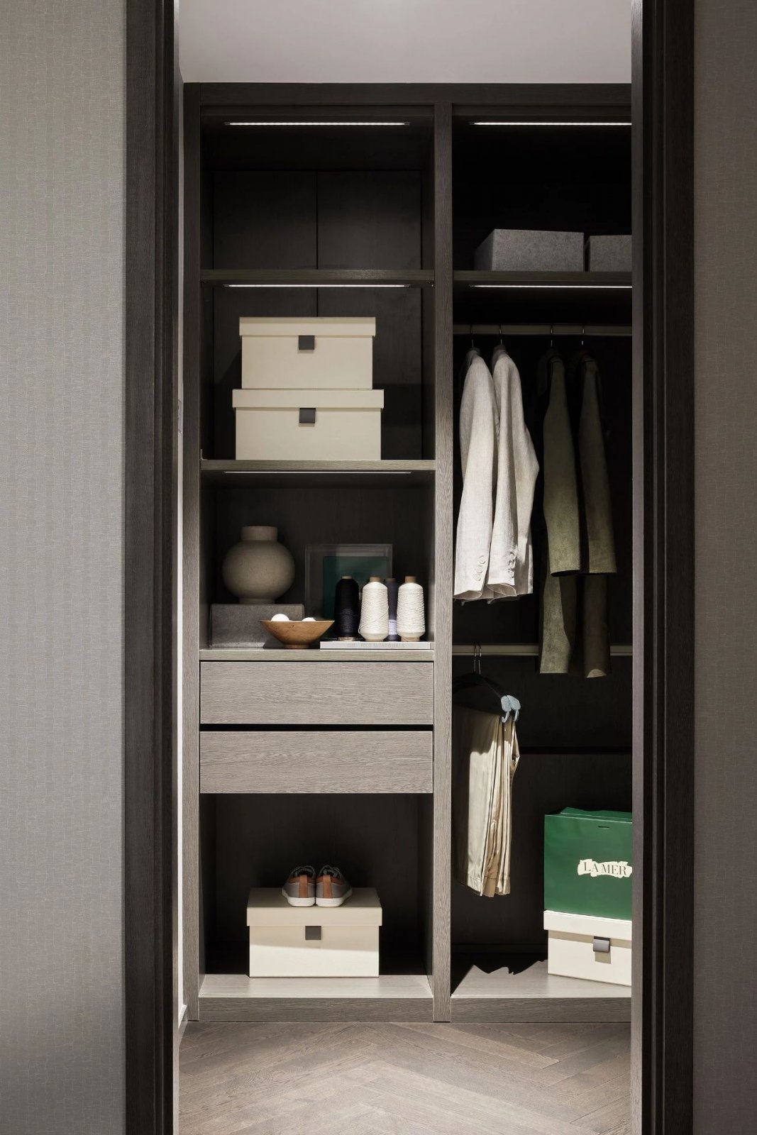 现代轻奢风格室内设计家装案例-衣柜