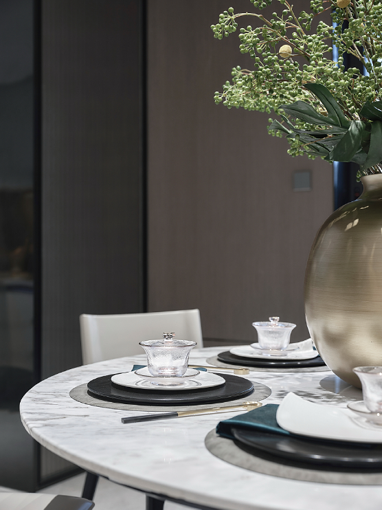 现代风格别墅室内设计家装案例-餐桌