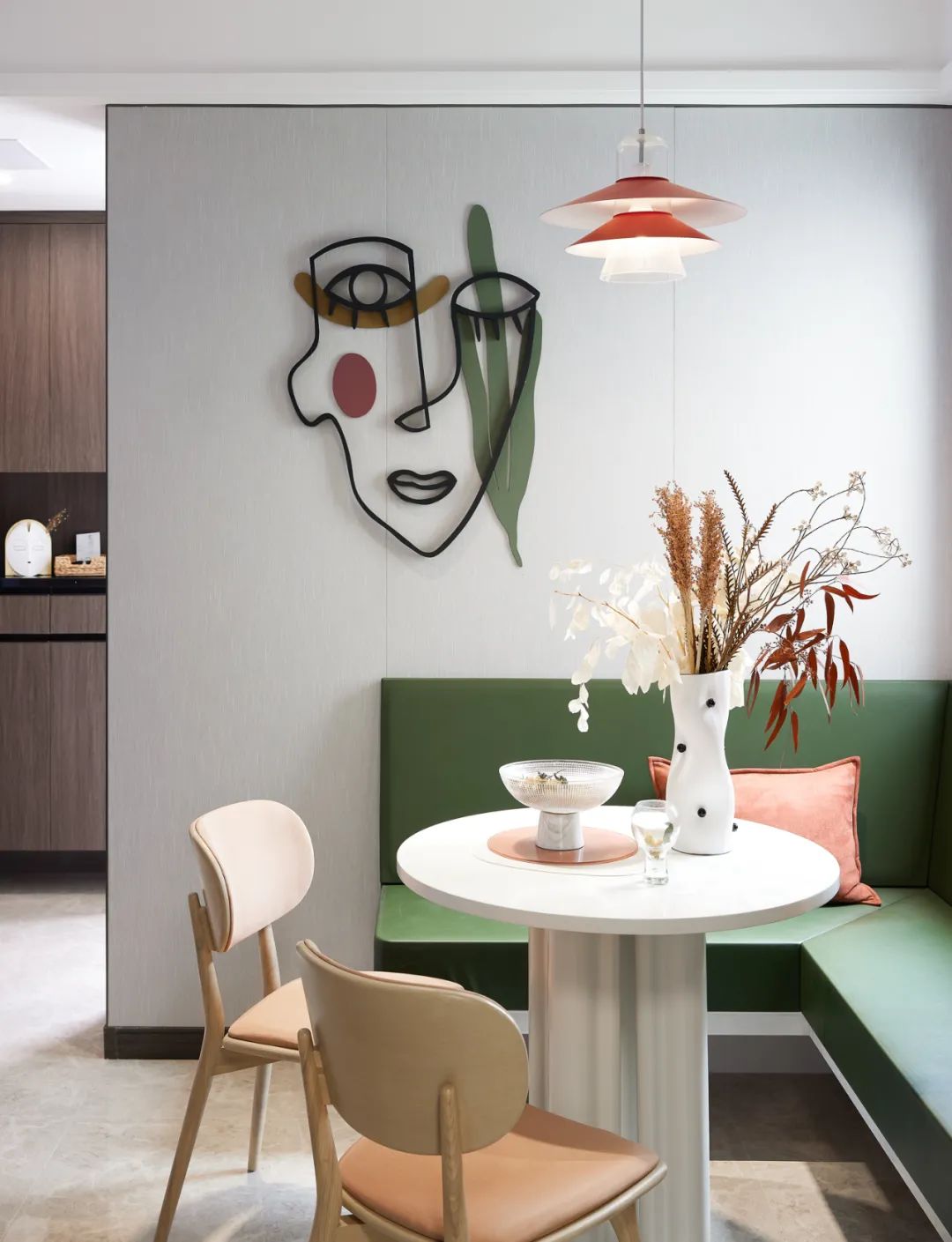 现代轻奢风格室内设计家装案例-餐厅